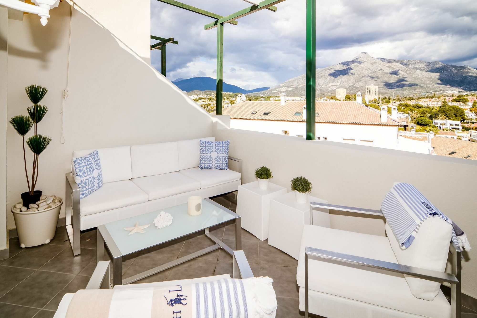 Sad-spacious 2 Bedroom Duplex P.banus Appartement *